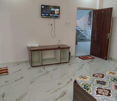 Lucknow Hotel | D P Palace