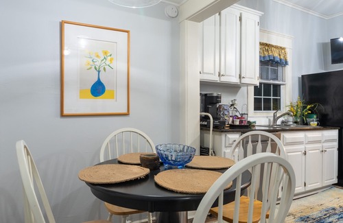 East Durham House | In City, Airy Cheerful Bungalow, Homey, Fire Pit