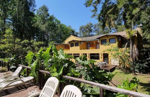 Partido de Tigre Cottage | In front of the river, in Delta de Tigre, ideal for groups of 10 to 20 people.