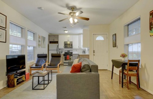 Zilker Cottage | In heart of Downtown! Barton Springs! Zilker! areas! Charming private retreat!