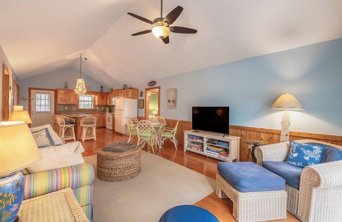 Sea Scape House | In Heart of Kitty Hawk! 3BR. Near golf & shops.