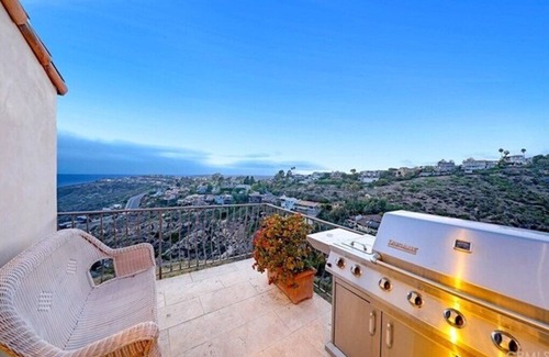 Top of the World House | In Laguna Beach 30 days minimum