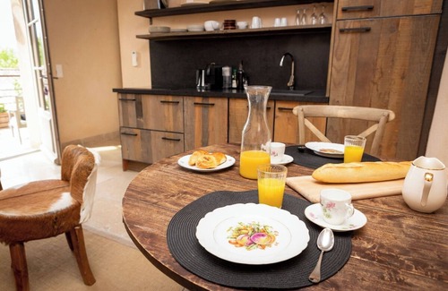 Robion Apartment | In Provence, between Gordes and Isle sur la Sorgue a charming cottage