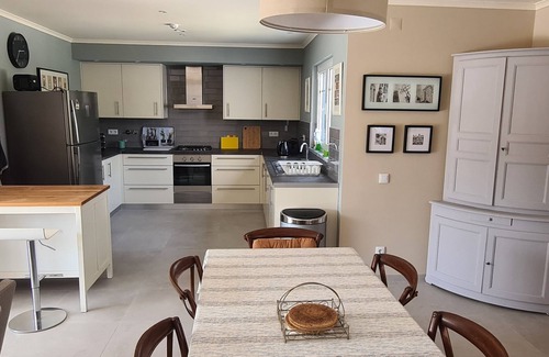 Obidos House | In regenerating natural surroundings close to all amenities spacious new single-storey house