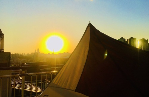 Yongsan-gu Apartment | In Rooftop & Patio. 明洞(Myeongdong) 南山(Namsan Mountain with TENT, CAMP in APT