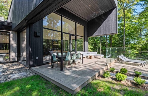 Saint-Etienne-De-Bolto Ski Chalet | In the middle of the Eastern Townships. At the really top of a small mountain with no neighbors. 10 minutes from Magog and Orford. 20 mins from Bromont and Owl's Head. 5 minutes from Eastman village.