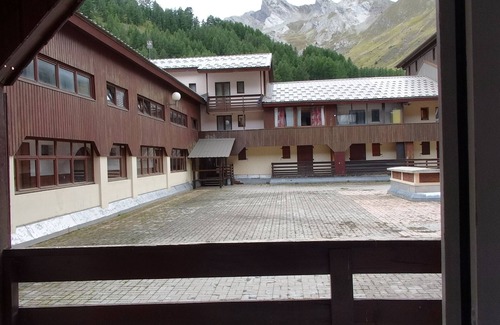 Allos Apartment | In the center of the resort and shops ground floor apartment sleeps 6