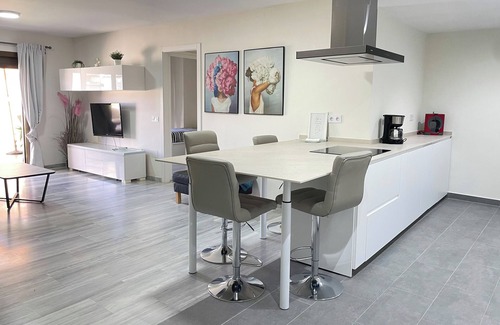 Fuengirola City Centre Apartment | IN THE CENTER OF FUENGIROLA WITH LARGE TERRACE WITH FREE CAR PARKING