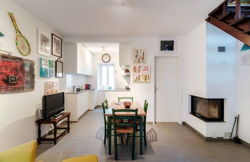 Bissone Apartment | In the characteristic village of Bissone (Casa In Contrada)