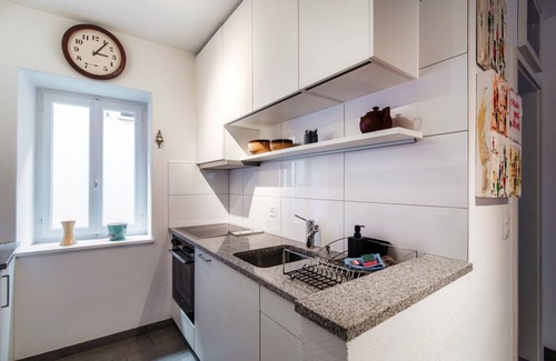 Bissone Apartment | In the characteristic village of Bissone (Casa In Contrada)