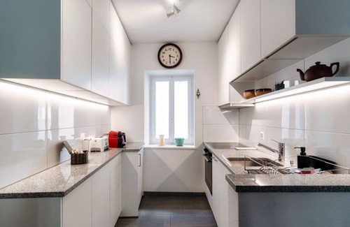 Bissone Apartment | In the characteristic village of Bissone (Casa In Contrada)