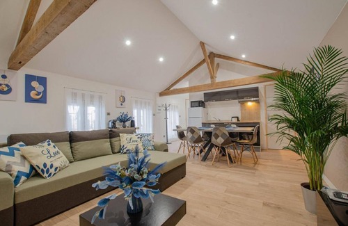 Joncreuil Apartment | In the countryside between Lac du Der and the lakes and forests of the Orient, the great egret