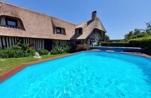 Fatouville-Grestain House | In the estuary of the Seine, a few minutes away from Honfleur, a real Longere