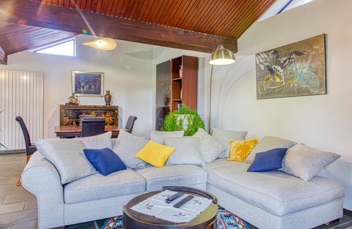 Latronquiere House | In the green center of France welcomes you this spacious vacation home.