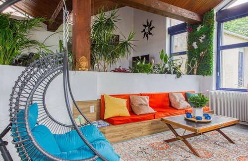 Latronquiere House | In the green center of France welcomes you this spacious vacation home.