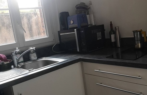 Saint-Fargeau Apartment | In the heart of a lively district, Wi-Fi, shops, parks and transport nearby.