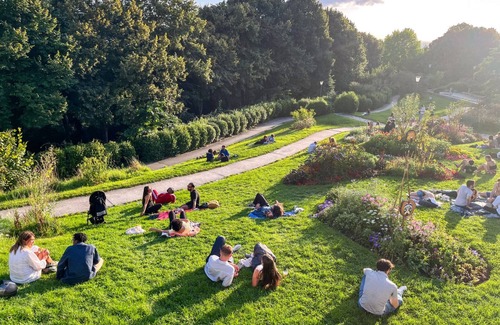 Saint-Fargeau Apartment | In the heart of a lively district, Wi-Fi, shops, parks and transport nearby.