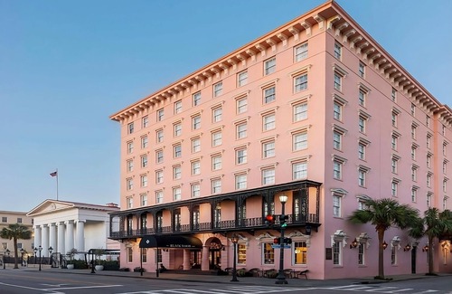 Charleston Historic District Hotel | In the Heart of Downtown Charleston! Walk to King Street, w/Outdoor Pool
