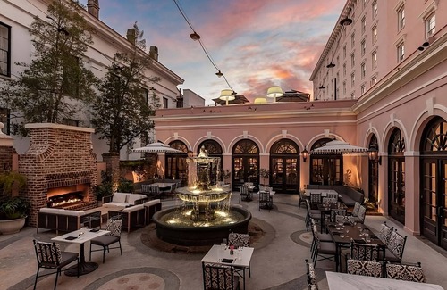 Charleston Historic District Hotel | In the Heart of Downtown Charleston! Walk to King Street, w/Outdoor Pool