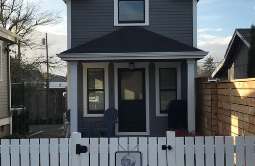 Carlton House | In the Heart of Downtown Carlton - Luxury Cottage for Two 🍷