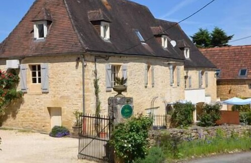 Sainte-Mondane Apartment | In the heart of the Périgord Noir, our studio gite is ideal for a couple.
