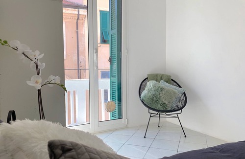 Old Town Apartment | In The Heart of Old Town, Stunning Flat with Rooftop Terrace, 3BED/1BATH/WIFI/AC