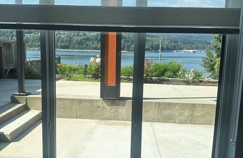 Port Moody House | In the Heart of PoMo a site of Tranquility and Modern living - Cozy and COMFY!