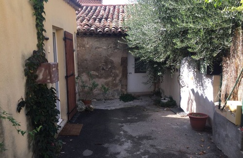 Mallemort Apartment | In the heart of Provence