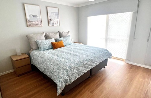 Redcliffe Apartment | IN THE HEART OF REDCLIFFE WITH EXTRAS