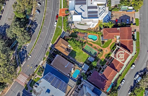 Redcliffe Apartment | IN THE HEART OF REDCLIFFE WITH EXTRAS