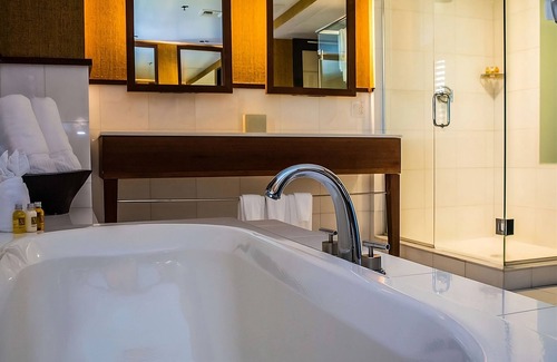 San Jose Hotel | In the Heart of Santana Row! Outdoor Pool, Valet Parking! Near Washington Park