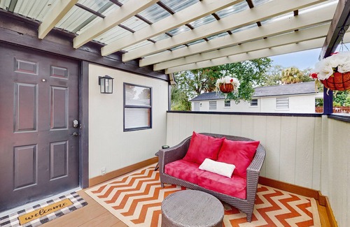 Tampa Cottage | In the heart of Tampa, rustic and convenient with AC, WIFI and close to stadiums