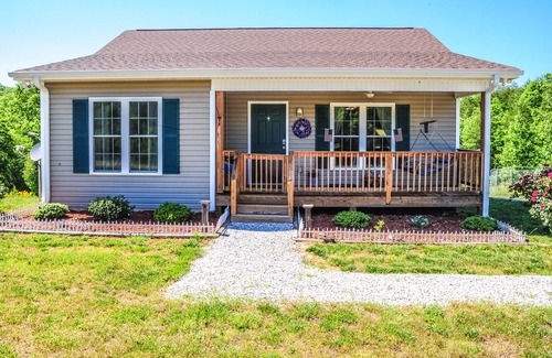 Lake Lure Cottage | In The Heart of the Blue Ridge Mts. IVYANN'S COZY COTTAGE Asheville Lake Lure