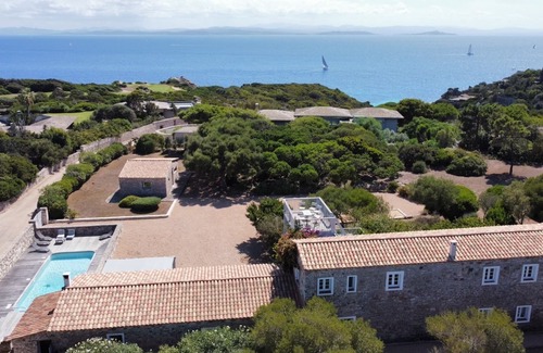 Bonifacio Villa | In the heart of the Sperone golf course and a stone's throw from Ciappili beach