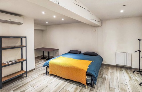 Capestang House | In the heart of the village of Capestang, this modern and comfortable vacation home welcomes you.
