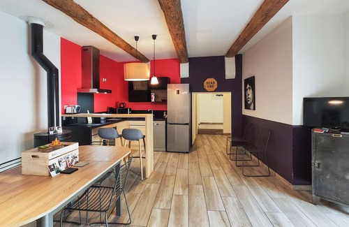 Capestang House | In the heart of the village of Capestang, this modern and comfortable vacation home welcomes you.