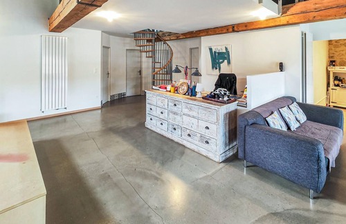 Capestang House | In the heart of the village of Capestang, this spacious and comfortable vacation home welcomes you w