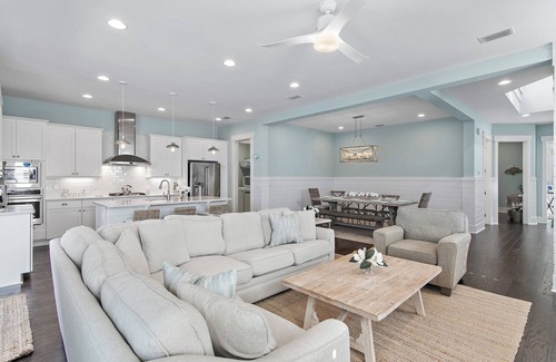 Watercolor House | In the Key of the Sea! Private Saltwater Pool & Hot Tub | Free 6 Bikes + 6-Seater Golf Cart Included