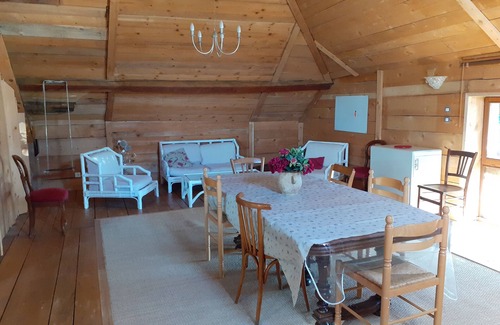 Alby-sur-Cheran Cottage | In the loft of Hikes