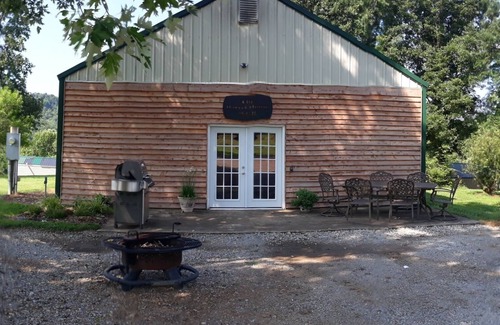 New Hope House | In the middle of nowhere - close to everything! Stay in elegance & comfort