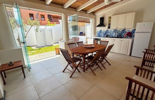 Vulcano Porto Villa | In the 'navel of the Mediterranean, between sea sun and wind, you do everything on foot.