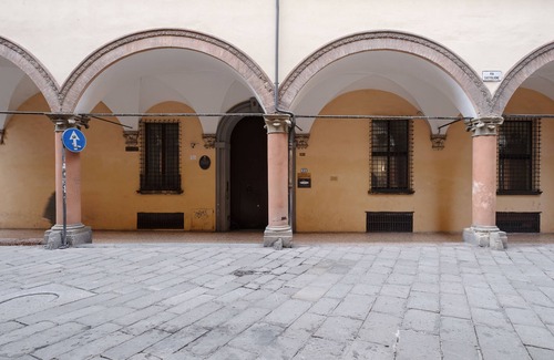 Historic Center Apartment | In the Shadow of the Two Towers