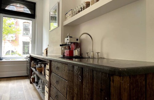 Museum Quarter Apartment | In the tree lined streets of Amsterdam-A stones throw from Vondelpark