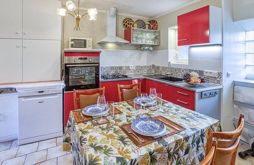 Saint-Georges-de-Luzencon House | In this inviting cottage you can spend a relaxing vacation.