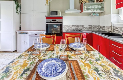 Saint-Georges-de-Luzencon House | In this inviting cottage you can spend a relaxing vacation.