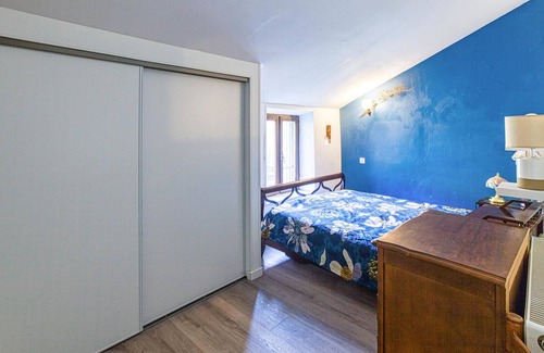 Saint-Georges-de-Luzencon House | In this inviting cottage you can spend a relaxing vacation.