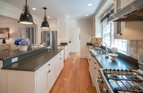 Nantucket Town House | In town/5 Bd/5 Bth/3 Fam Rms/screen porch/possible car ferry for summer wks