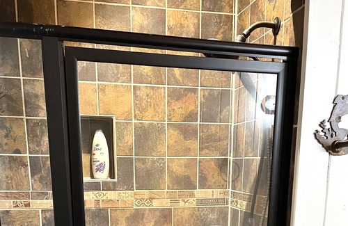 Blowing Rock Cottage | In-Town Cottage, 3 bed and 2 bath, easy walk to Main Street.