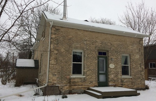 Kincardine House | In-Town Cottage Near the Beach!