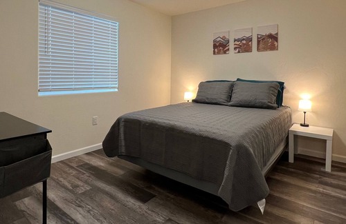 Buena Vista House | In-town entire house 2-bed/2-bath walk to Main St. STR-253